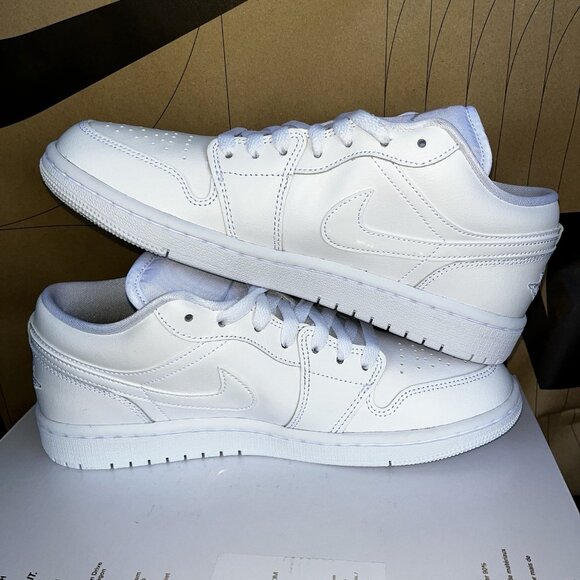 NEW Nike Air Jordan 1 Low - 'Triple White' DV0990-111 Women’s Size 7 - Picture 2 of 6